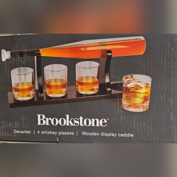 BaseBall whiskey decanter set, store spirits with sophisticated style - Picture 2 of 6